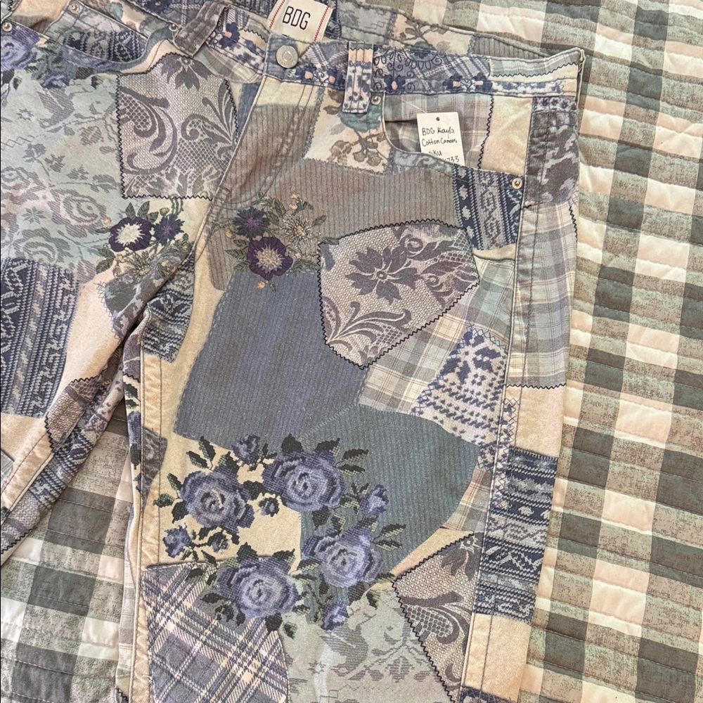 Urban Outfitters BDG Lavender and Light Blue Patchwork Floral Jeans NWT 33 - Picture 2 of 6